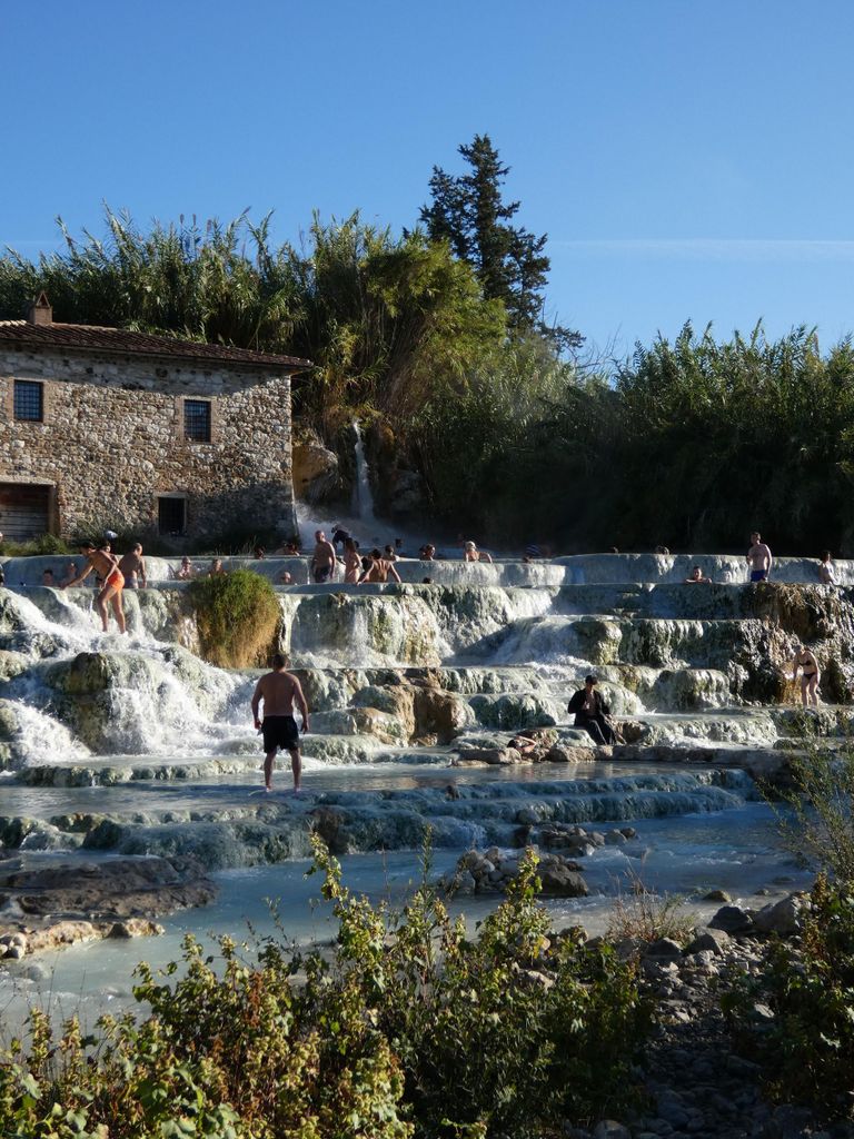 Thermen von Saturnia und Marmore-Wasserfälle: 2-Tage- und 1-Nacht-Tour ab Bari