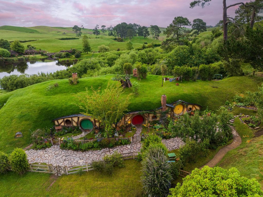 Von Rotorua aus: Hobbiton Movie Set Tour mit festlichem Mittagessen