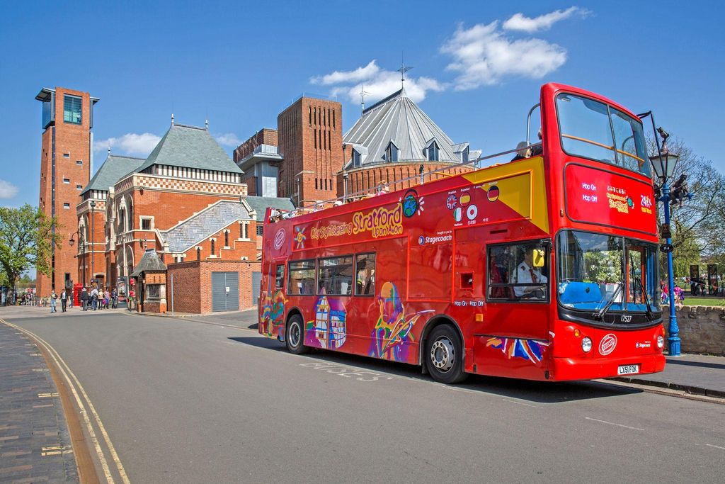Stratford-upon-Avon: Hop-On/Hop-Off-Bustour für Stadtbesichtigungen Hop-On/Hop-Off-Bustour