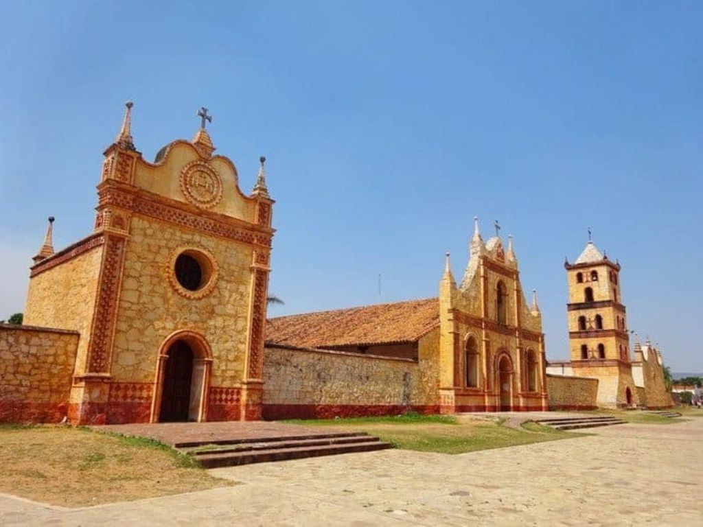 Von Santa Cruz: Tour zu Jesuitenmissionen und heißen Quellen