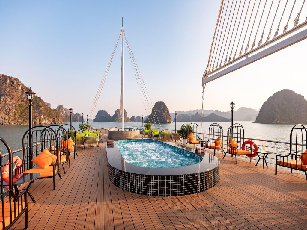 Tagestour in die Halong-Bucht mit Luxuskreuzfahrt