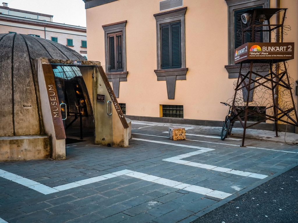 Tiranas kommunistische Vergangenheit; Rundgang in kleiner Gruppe