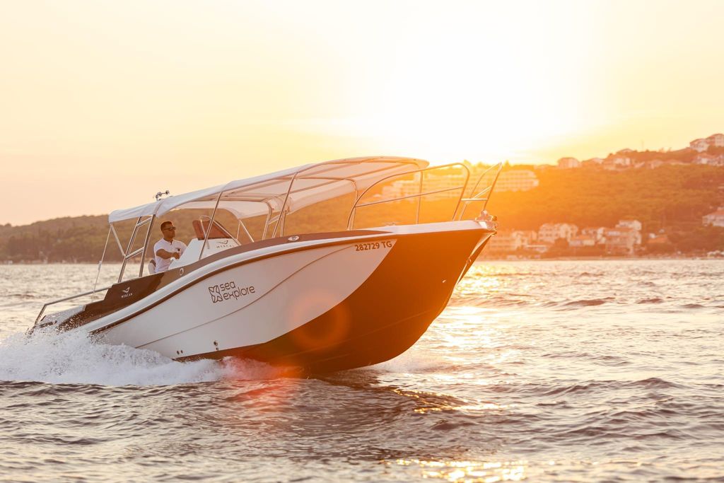 TROGIR: Blaue Lagune & 3 Inseln Halbtagestour mit dem Schnellboot