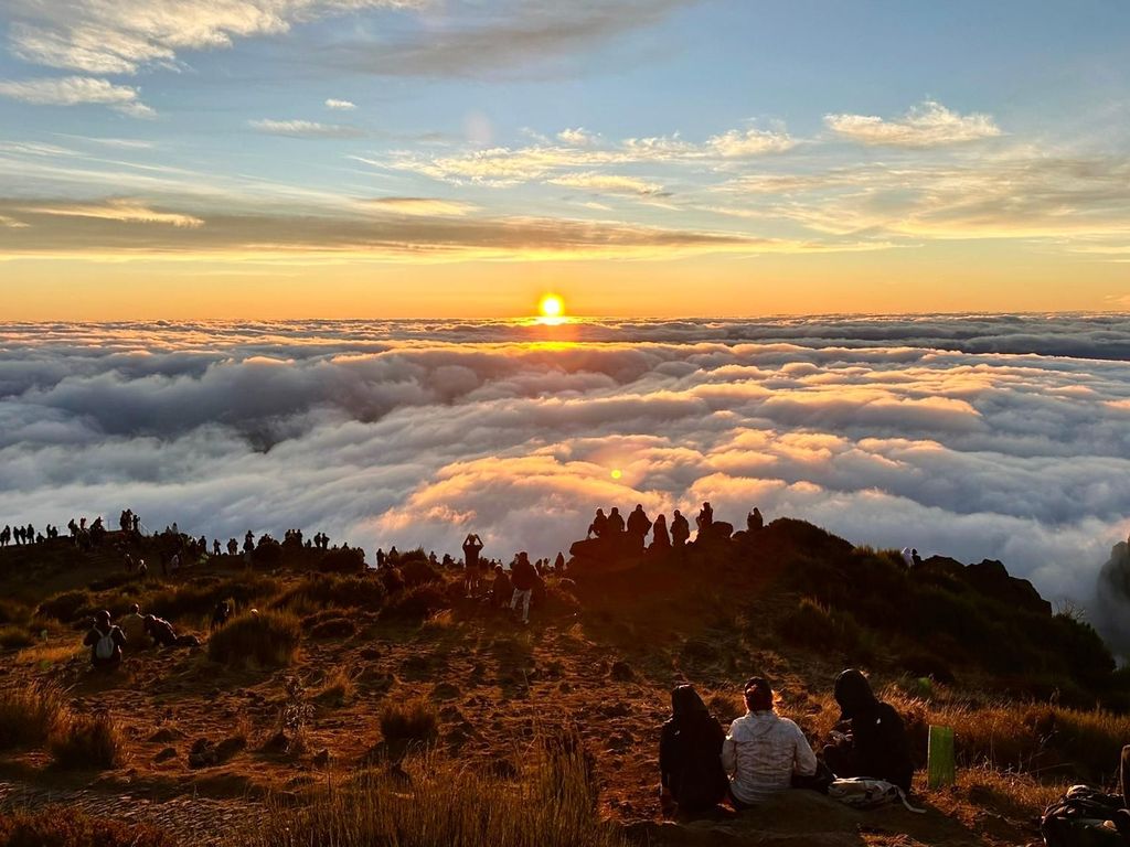 Madeira: Sonnenaufgangswanderung Transfer zum Pico do Arieiro (PR1)