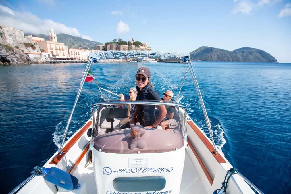 Von Lipari: Private Bootstour mit Schnorcheln zwischen Vulkanen, Blasen und Lava