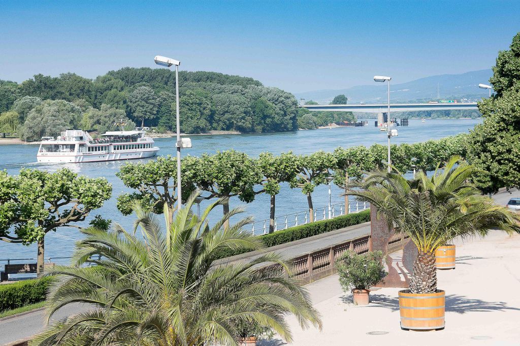 Wiesbaden: Lounge Abendfahrt