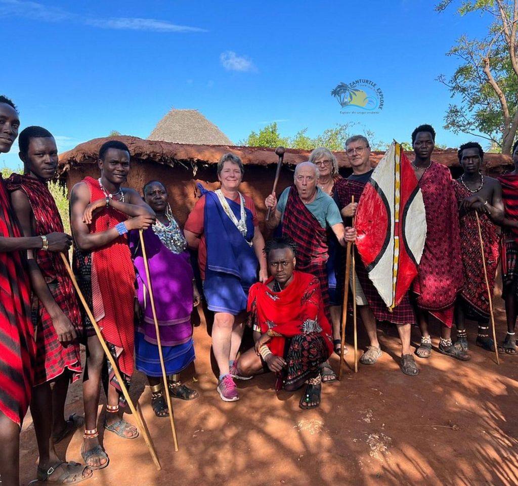 Sansibar: Tour durch ein Maasai-Dorf & Schwimmen mit Schildkröten in den Lagunen