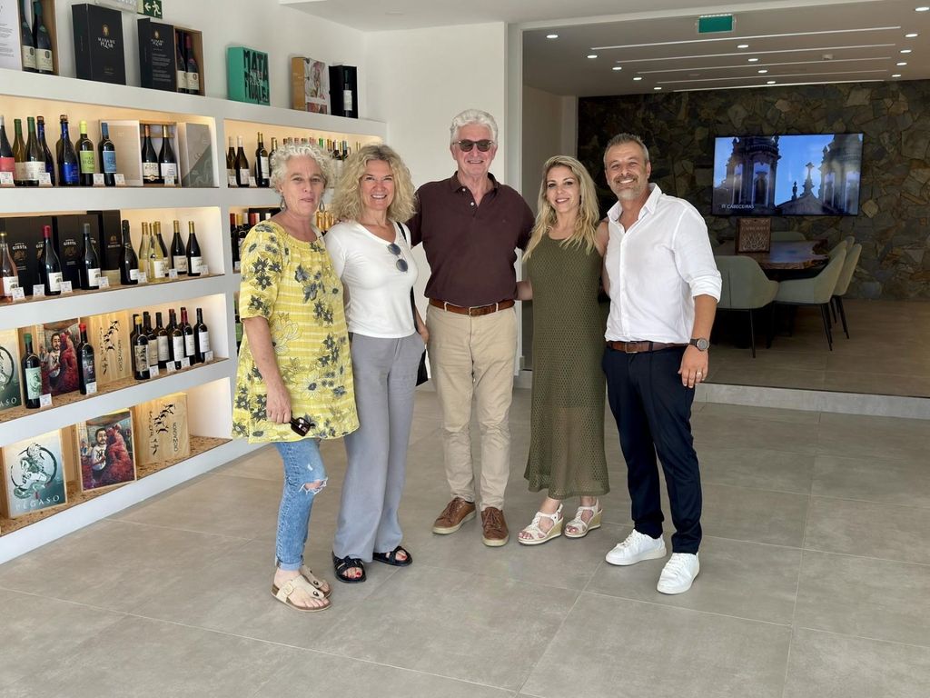 Almancil: Individuelle Weinprobe mit Käseplatte