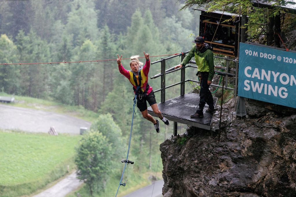 Interlaken: Canyon Swing in Grindelwald