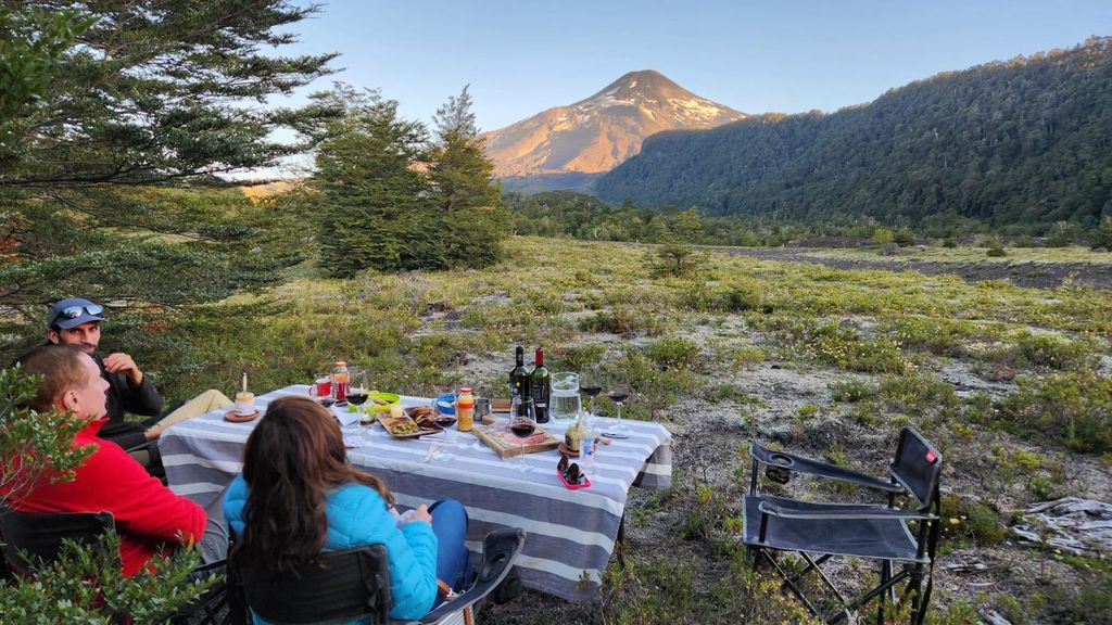 Pucón: Weinverkostung am Fuße des Vulkans Villarrica