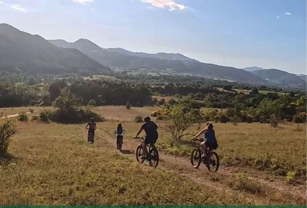 L'Aquila: E-Bike-Tour zwischen jahrhundertealten Eichen