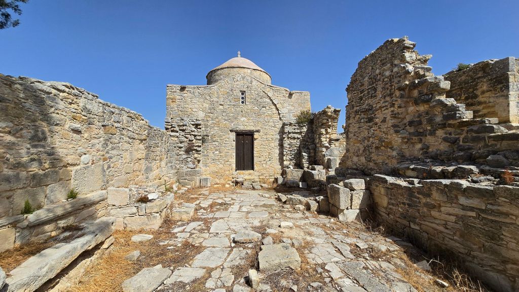 private Tour | Troodos-Gebirge: Wasserfall, Dörfer & Mittagessen