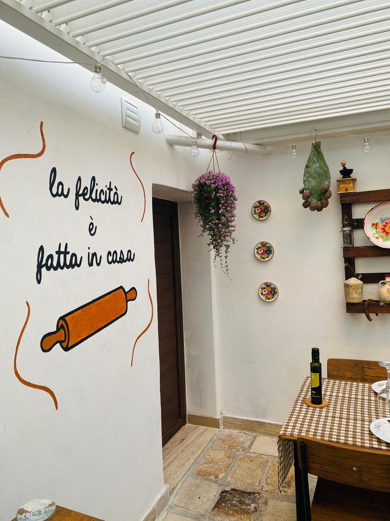 Brindisi: Abendessen im Haus der Großeltern auf dem Land mit Wein