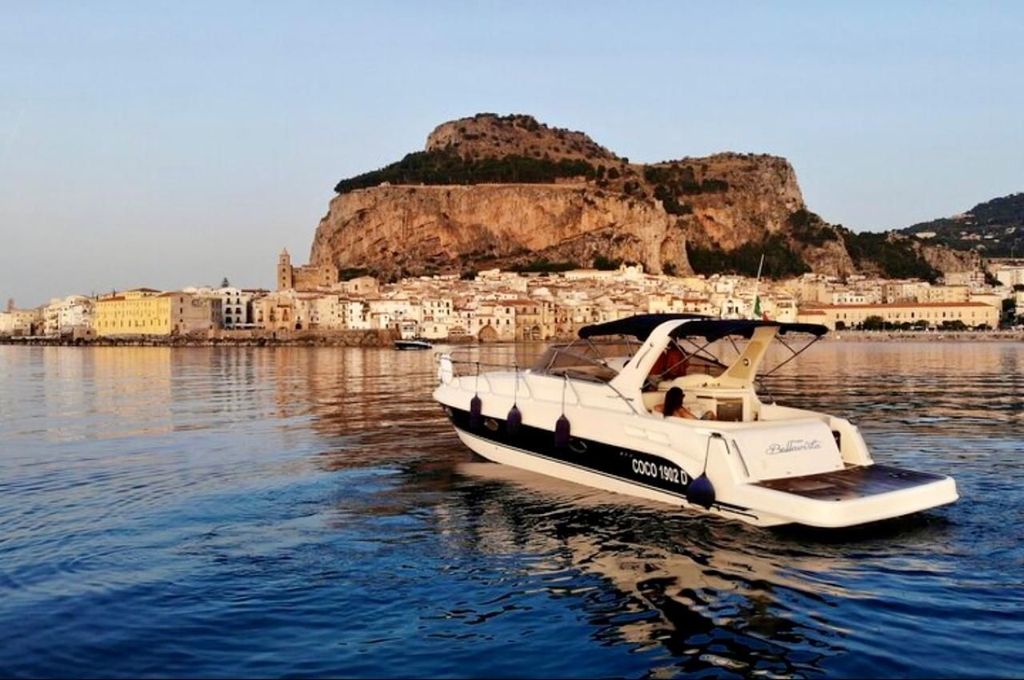Cefalù: Private Mini-Yacht-Tour mit Schnorcheln und Open-Bar-Aperitif