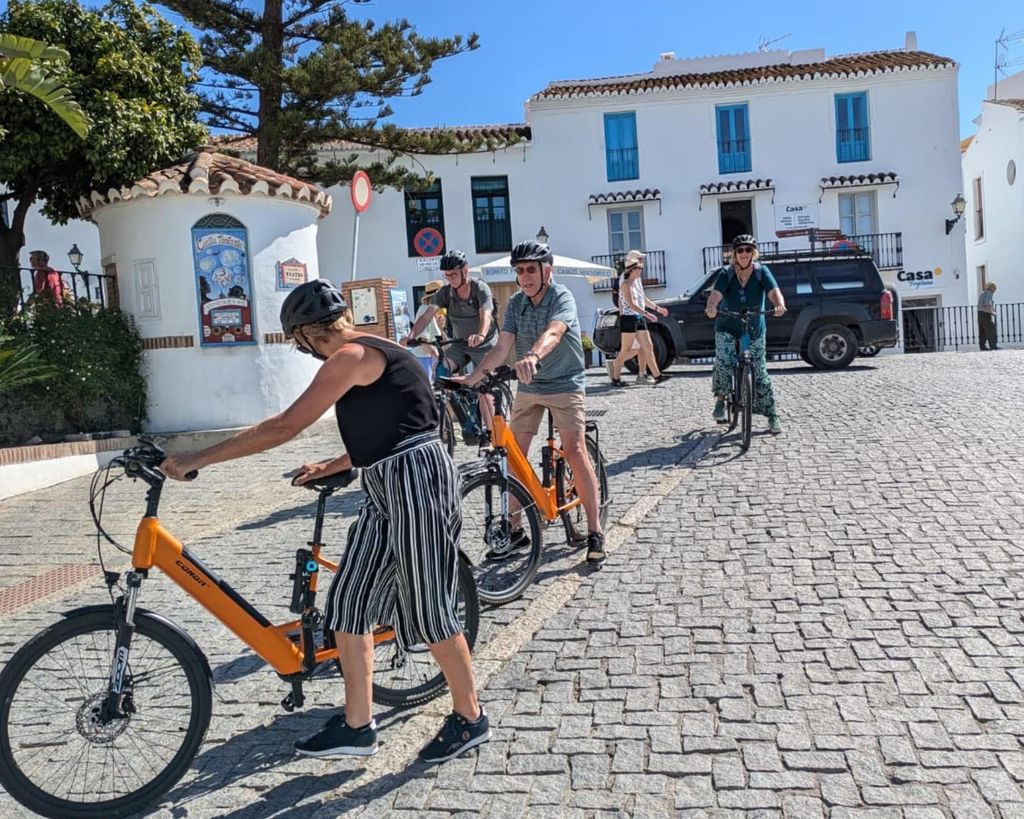 Nerja: Frigiliana E-Bike-Tour mit Freizeit