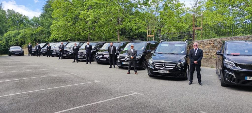 Aigues-Mortes: Privater Transfer nach Nîmes Aéroport