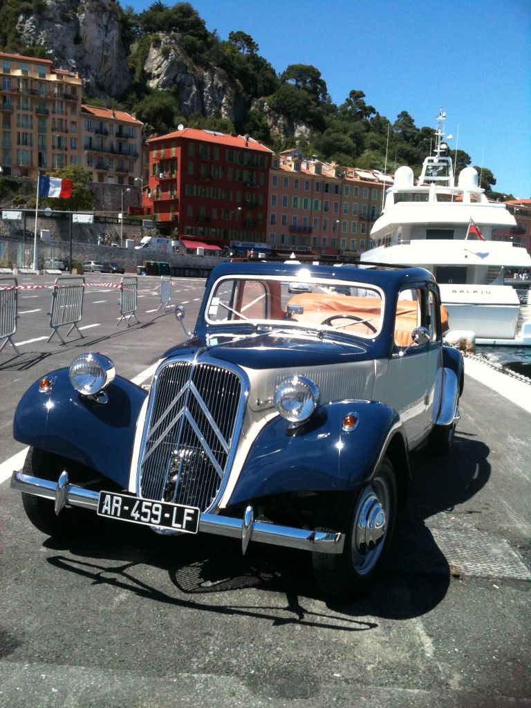 Die glamouröse Côte d'Azur im Oldtimer