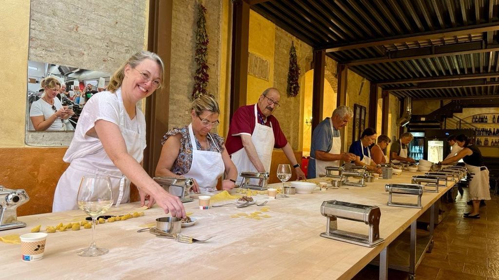 Mailand: Pasta- und Tiramisu-Kochkurs mit Wein