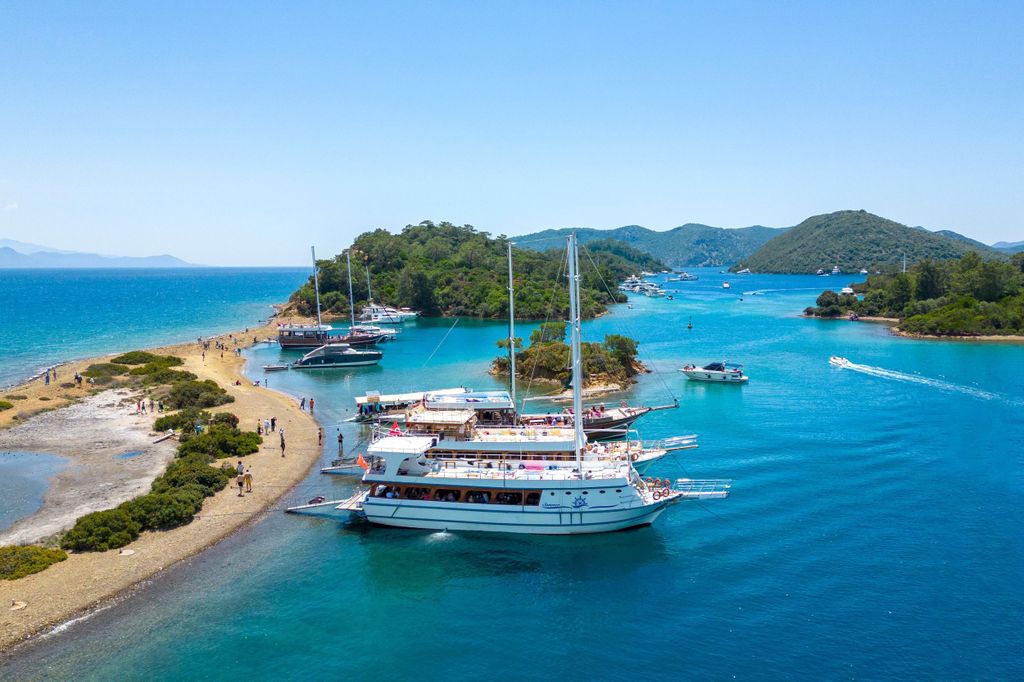 Fethiye: Bootstour zu den 12 Inseln mit Mittagessen und Transferoption
