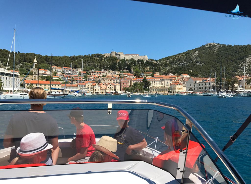 Schnellboot-Tour nach Hvar und zu den Pakleni-Inseln
