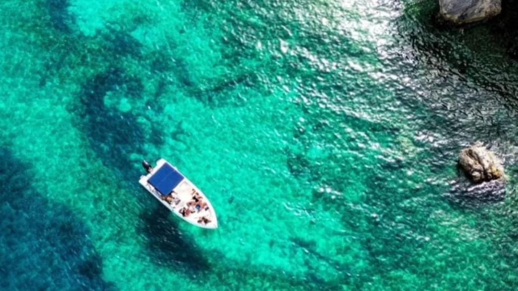 Saranda: Bootstour nach Kakome, Privatstrände & Schnorcheln.