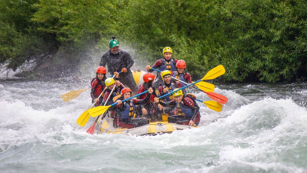Pucón: Familien-Rafting-Abenteuer auf dem Fluss Trancura Bajo, mittelschweres Niveau