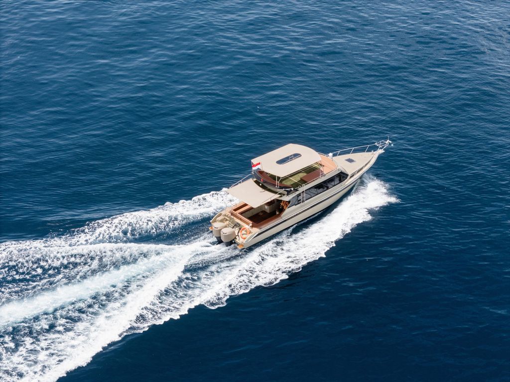 Bali: Premium-Yacht Nusa Penida, Manta-Schnorcheln & Landtour