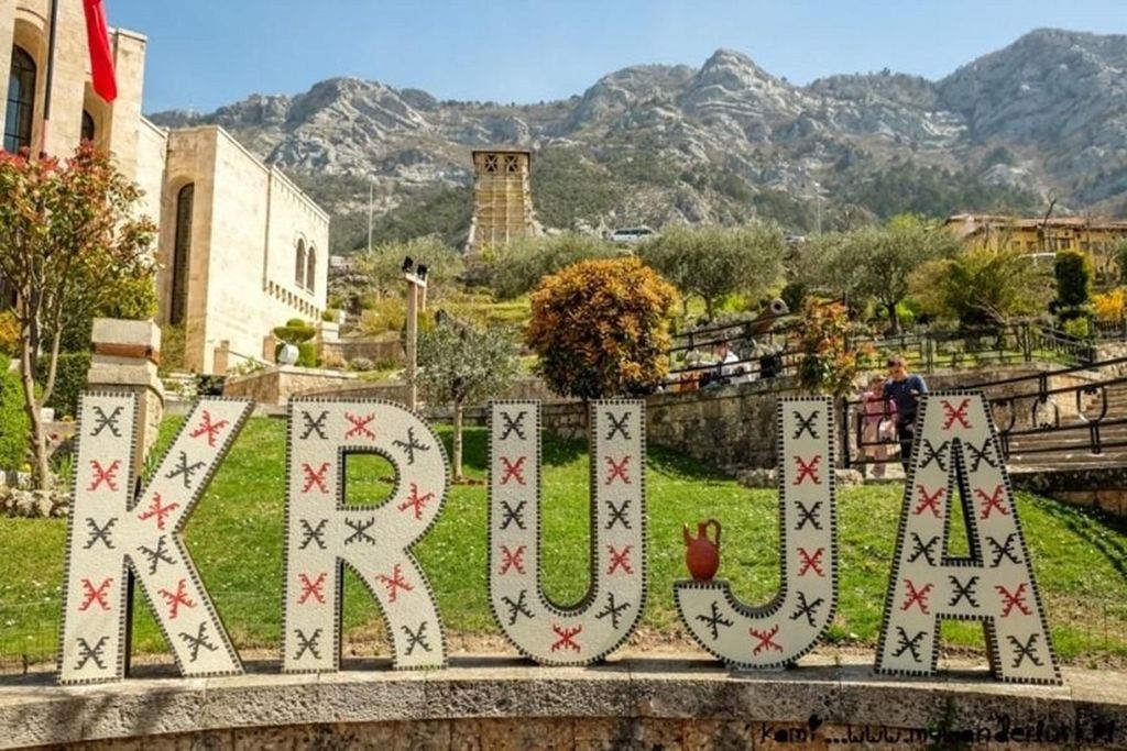 Durrës/Golem: Kruja-Burg & Basar mit traditionellem Mittagessen