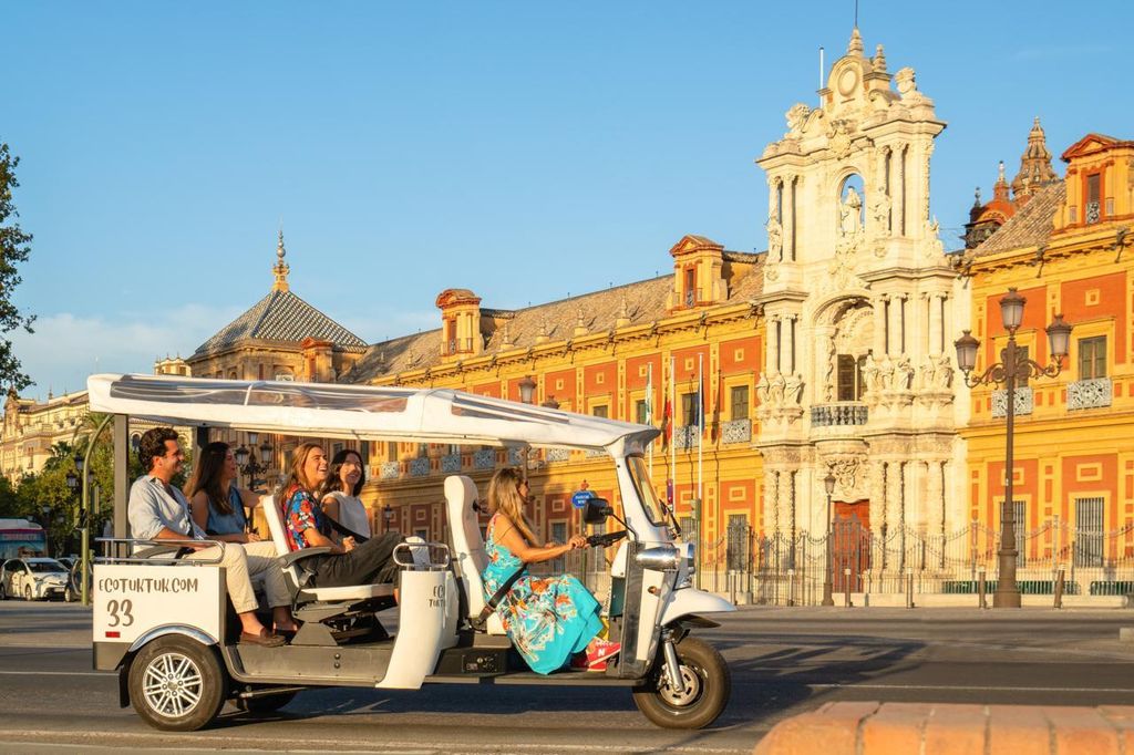 Sevilla: Private Stadtführung mit dem Eco Tuk Tuk