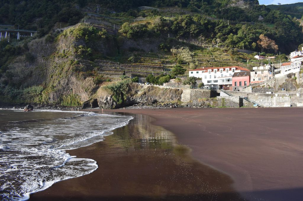 Funchal: Tour zu Wasserfällen, Vulkanbecken und Fanalwald