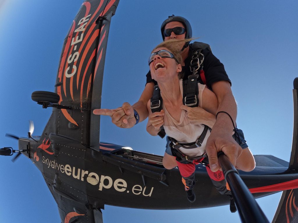 Tandem-Fallschirmspringen, Budapest-Székesfehérvár