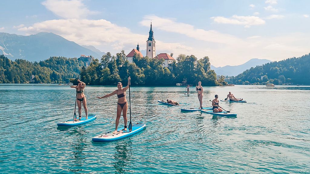 Stand-Up Paddle Boarding Tour auf dem Bleder See