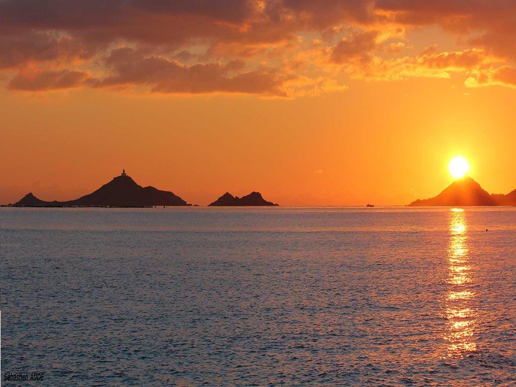 Katamaran Ajaccio: Sonnenuntergang, Massage und Entspannung