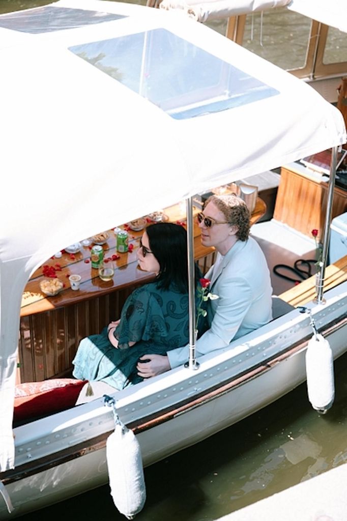 Amsterdam: Private romantische Grachtenfahrt mit Prosecco/Snacks