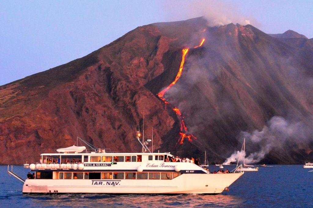 Ab Milazzo: Panarea und Stromboli Bootsfahrt bei Nacht