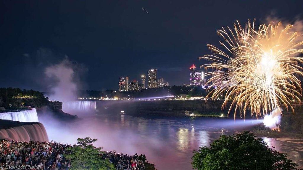 Niagarafälle: Skylon Tower, Feuerwerk und Rundgang Kanada