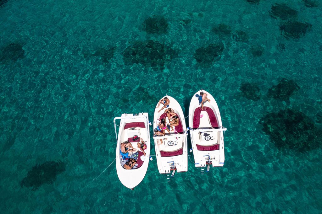 Cagliari: Elektrobootverleih in der Marina Piccola