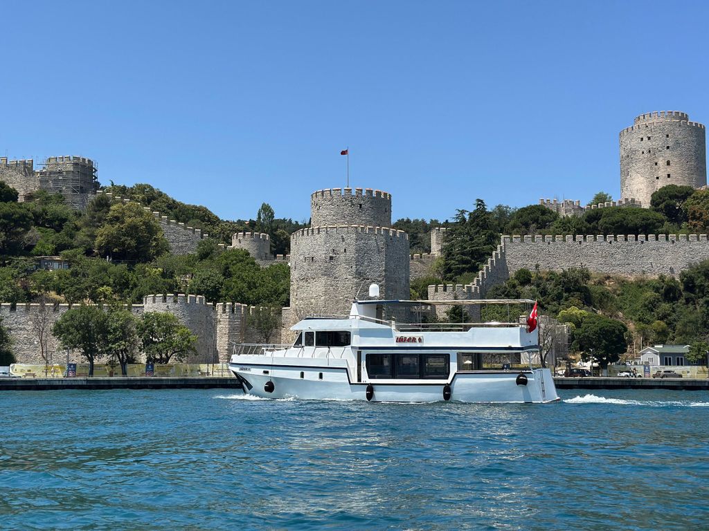 İstanbul: Kleingruppen-Sonnenuntergangsrundfahrt & Audioguide mit Snack