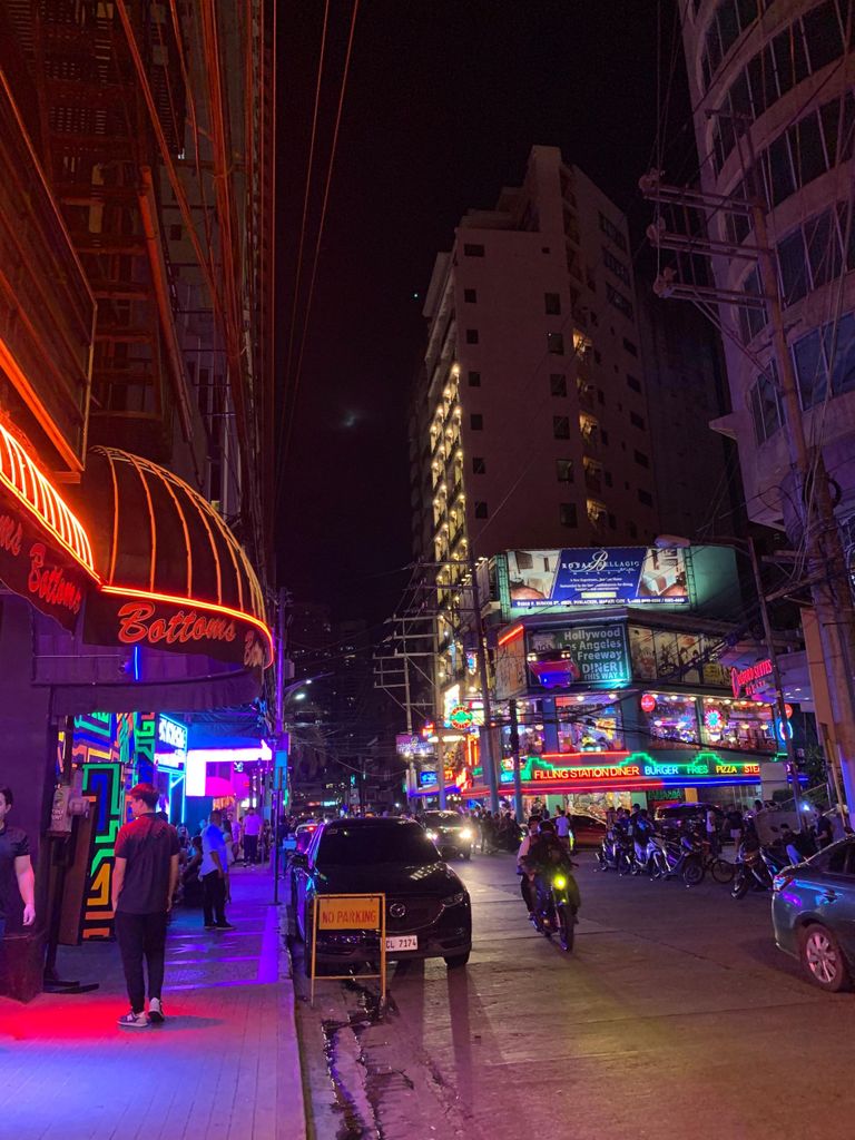 Alle Manila-Touren mit Zugang zu Bars, Clubs und Dachterrassen.