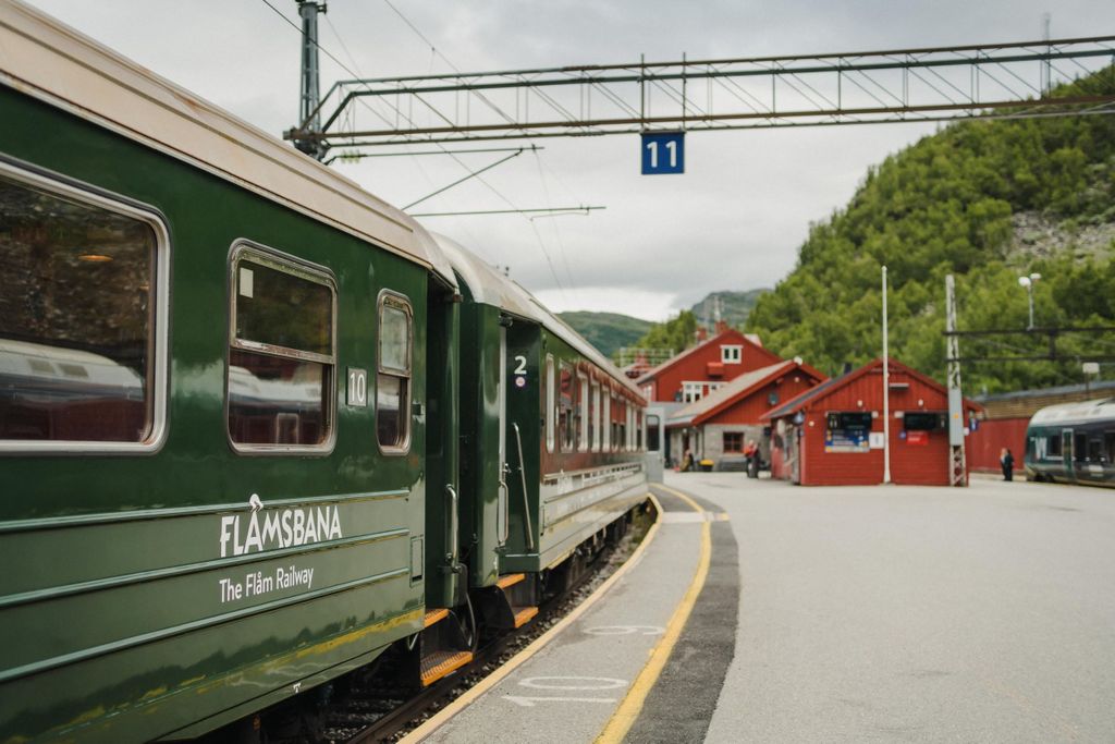 Bergen: Wikingerdorf, Nærøyfjorden-Kreuzfahrt und Flåmbahn