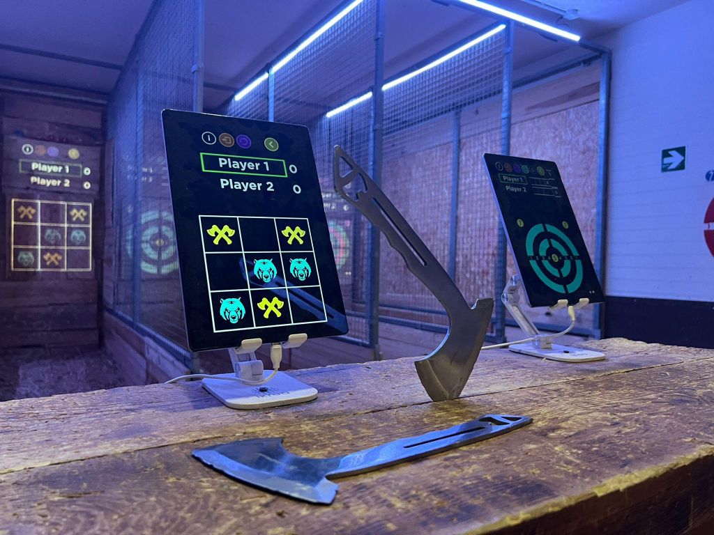 Murcia: 1 Stunde Axtwerfen in der Rockbar im Zentrum