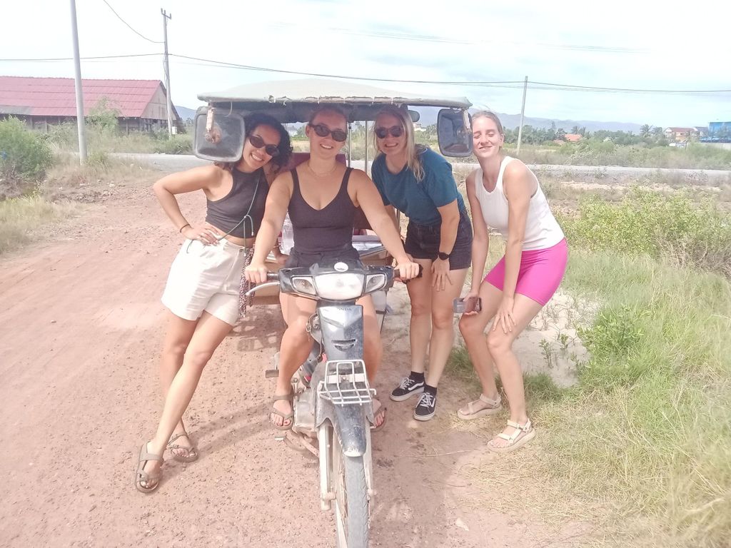 Ausflug mit dem Tuk Tuk aufs Land und zur Paprika-Farm...