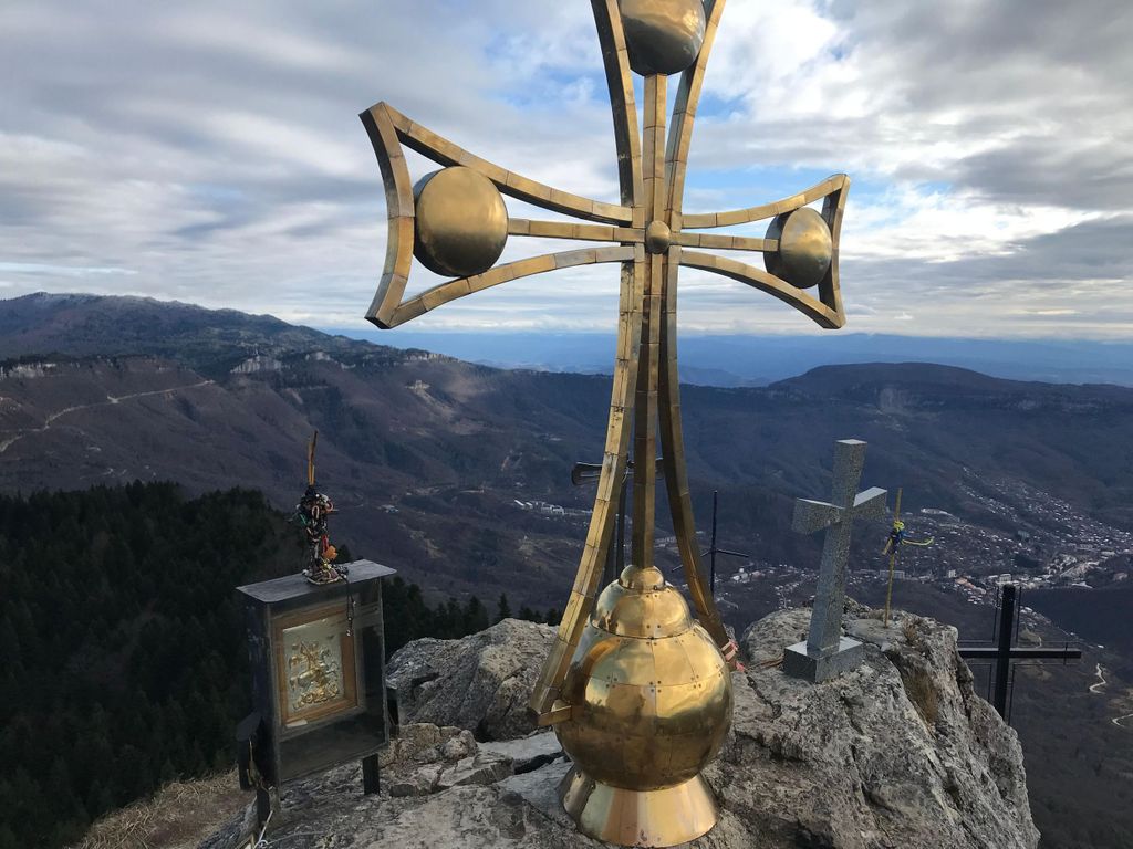 Kutaisi: Berg des Neunten Kreuzes, Shaori-See und Nikortsminda-Kirche