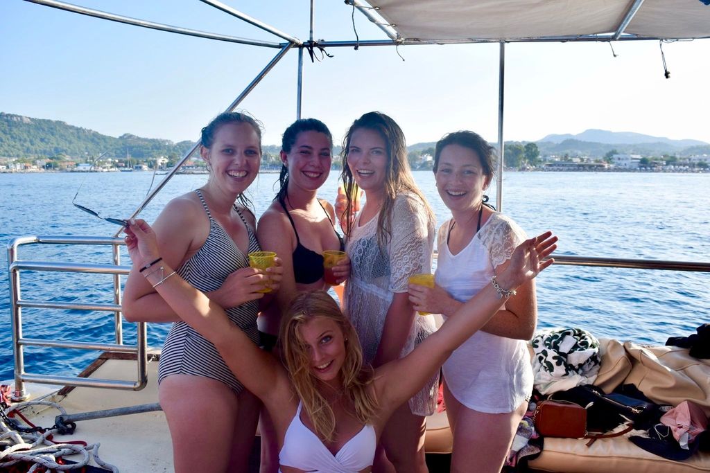 Rhodos: Bootsparty-Kreuzfahrt mit Live-DJ