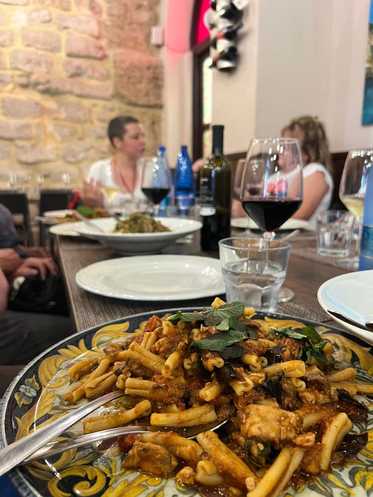 Cefalù: Authentische Speisen- und Weintour