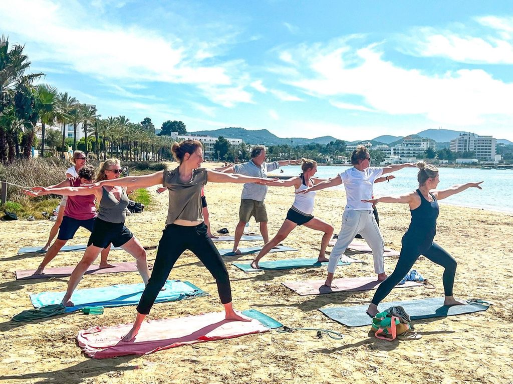 Entdecke Beach Yoga in San Antonio Ibiza
