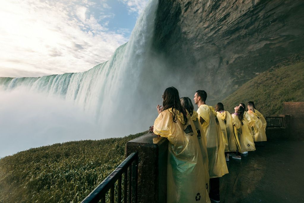 Niagarafälle: Bootstour & Tour hinter die Wasserfälle