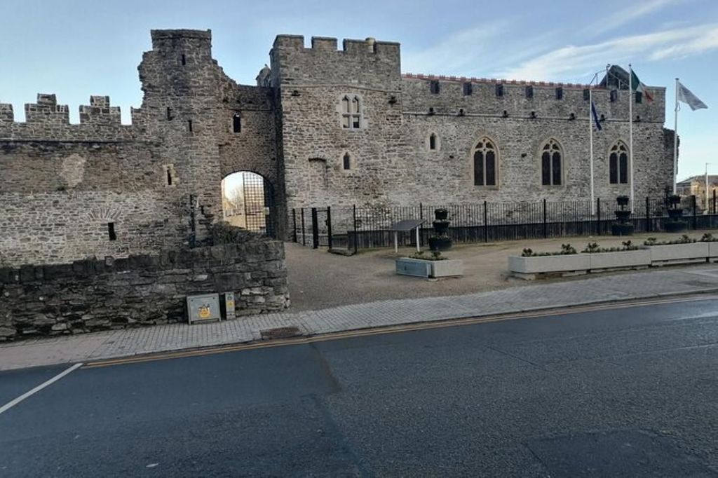 Swords: Burg, St. Colmcilles Brunnen und Kirche