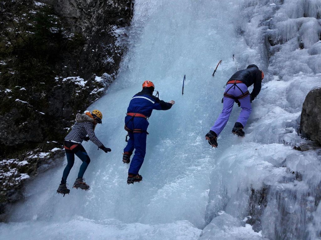 Val di Fassa: Einführung ins Eisklettern mit Guide