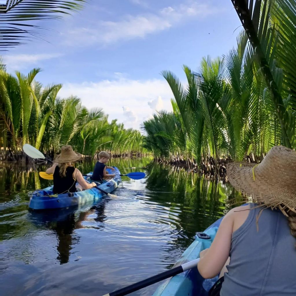 Kampot: Kajak, Snacks, Strand & lokales Mittagessen